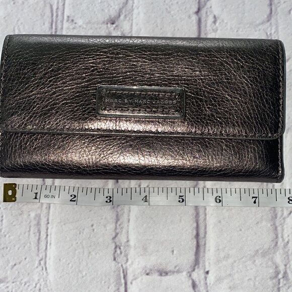 Marc by Marc Jacobs Metallic Trifold wallet - Picture 7 of 8